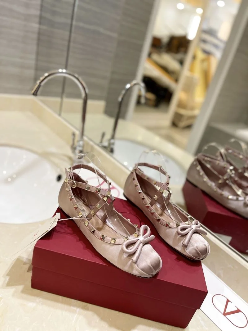 Supportive Valentino Flat Shoes 36784