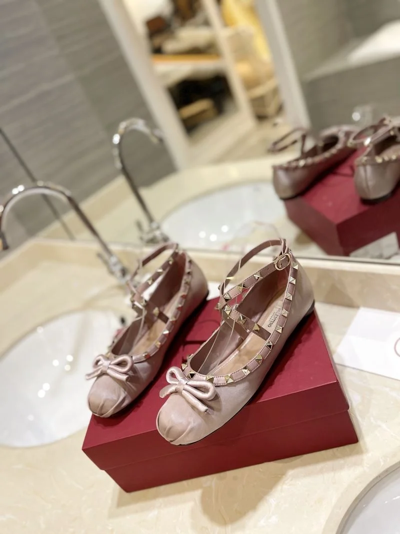 Supportive Valentino Flat Shoes 36784
