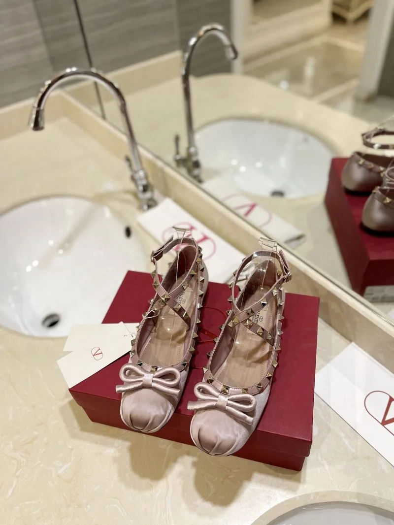 Supportive Valentino Flat Shoes 36784