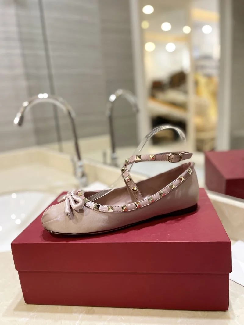 Supportive Valentino Flat Shoes 36784