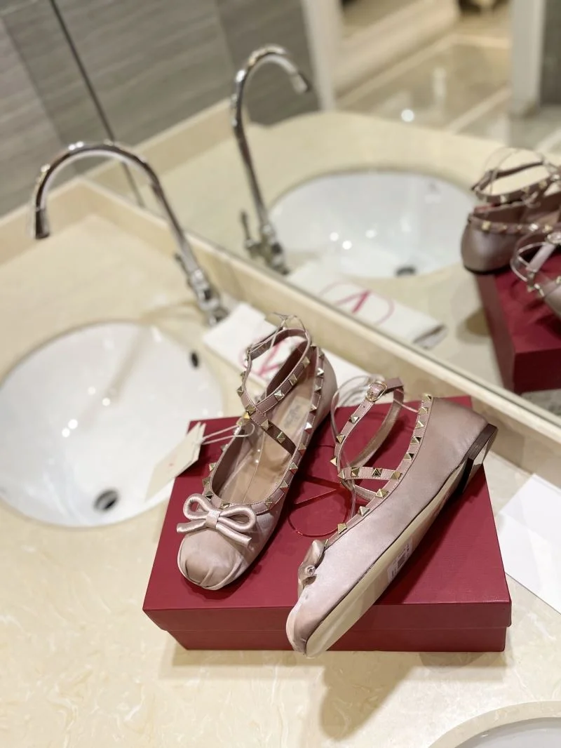 Supportive Valentino Flat Shoes 36784