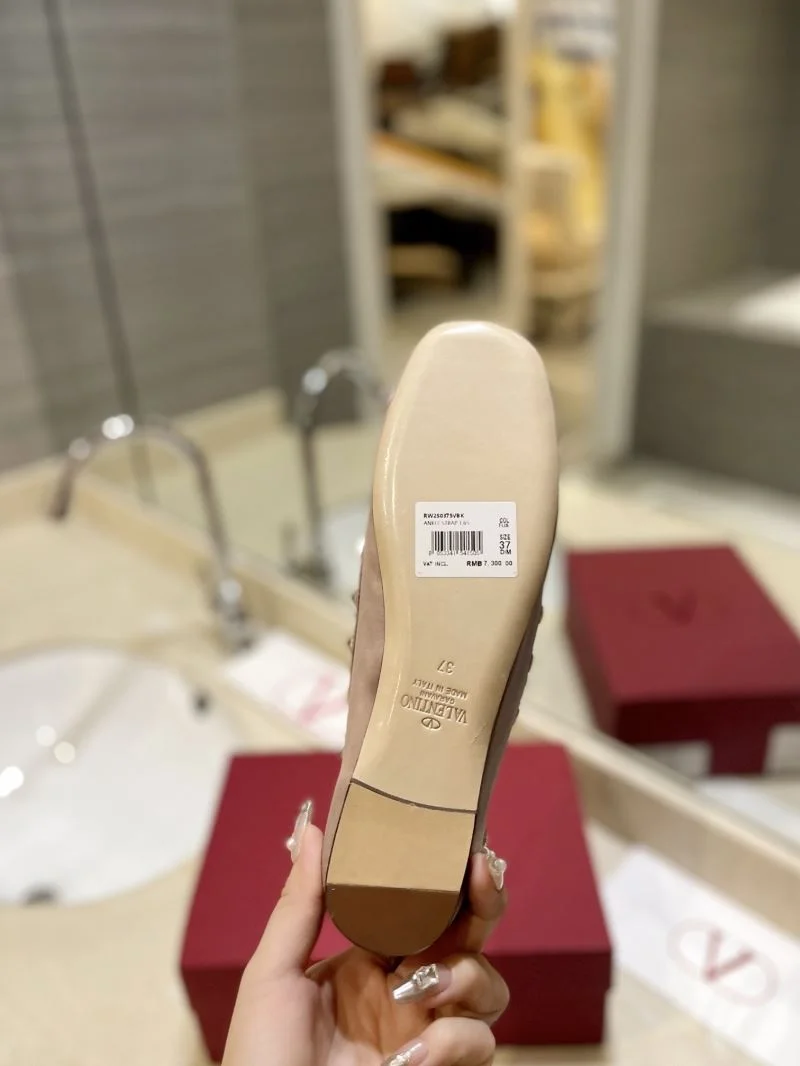 Supportive Valentino Flat Shoes 36784