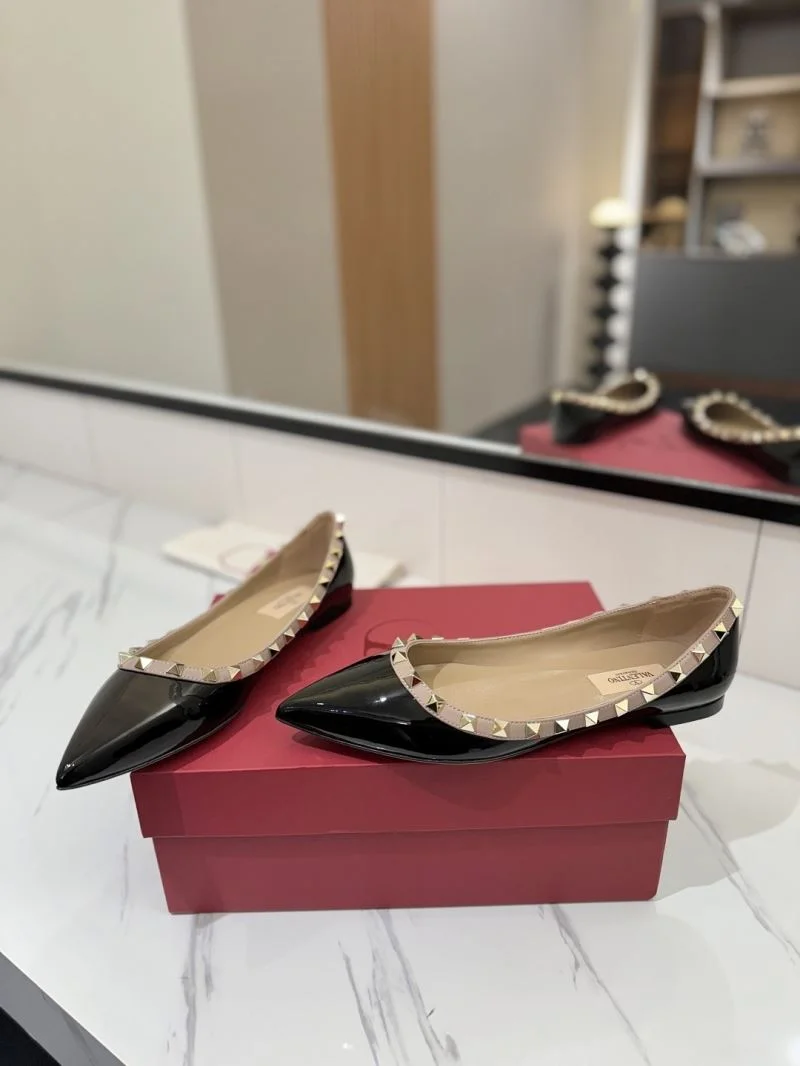 Compact Valentino Flat Shoes 36502