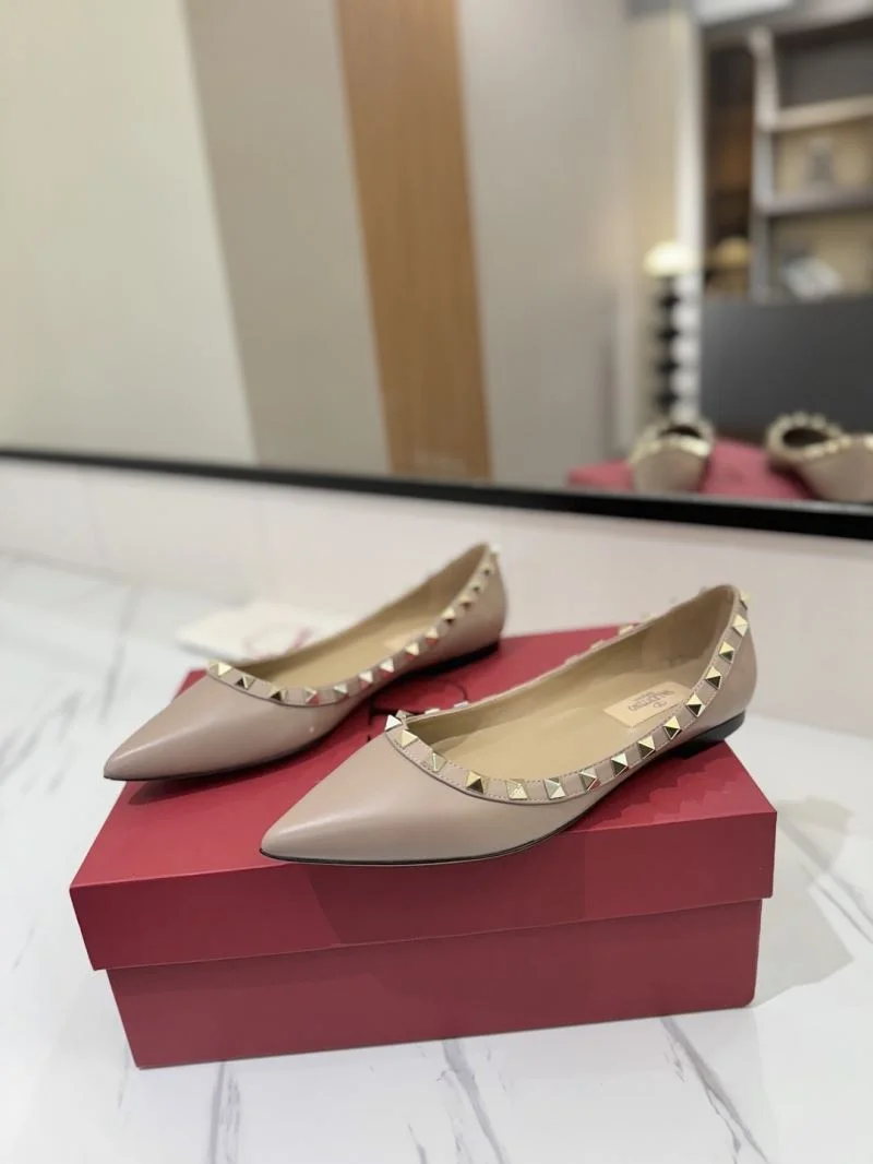 Fashionable Valentino Flat Shoes 36474