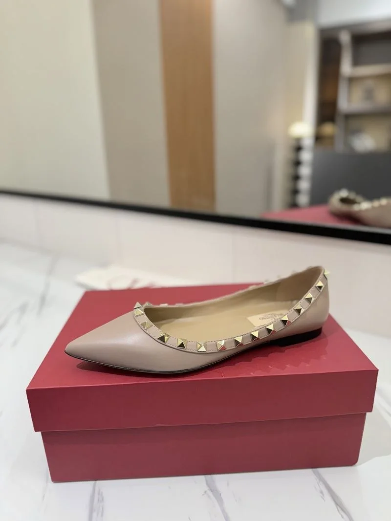 Fashionable Valentino Flat Shoes 36474