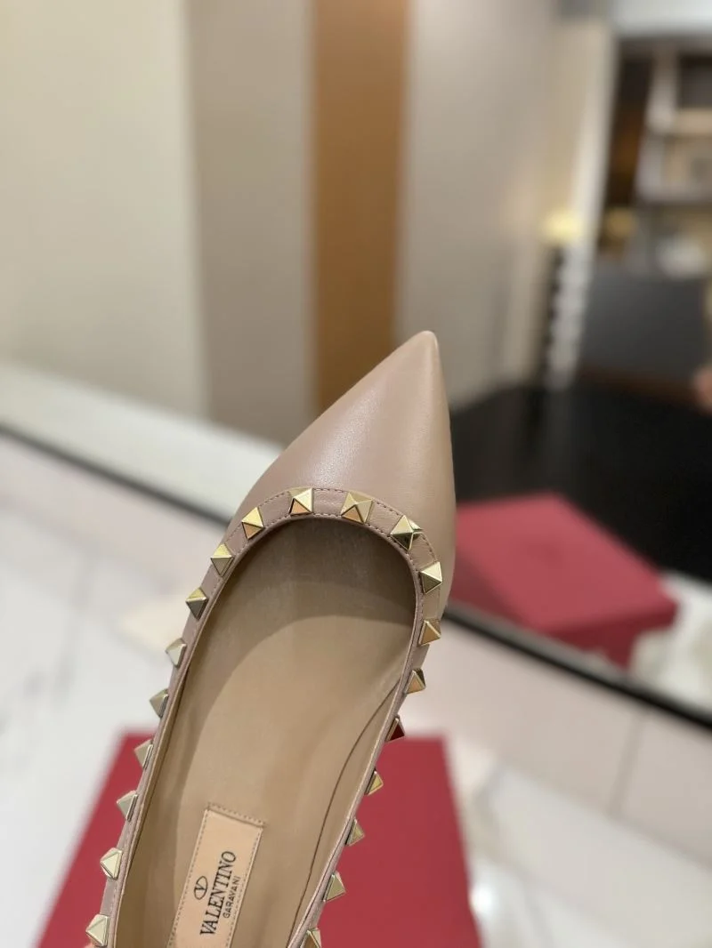 Fashionable Valentino Flat Shoes 36474