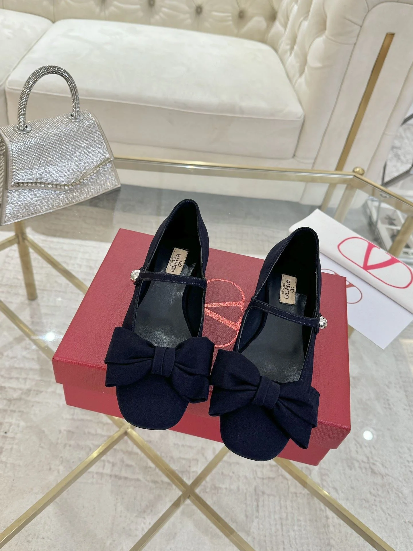 Stylish Valentino Flat Shoes 36250