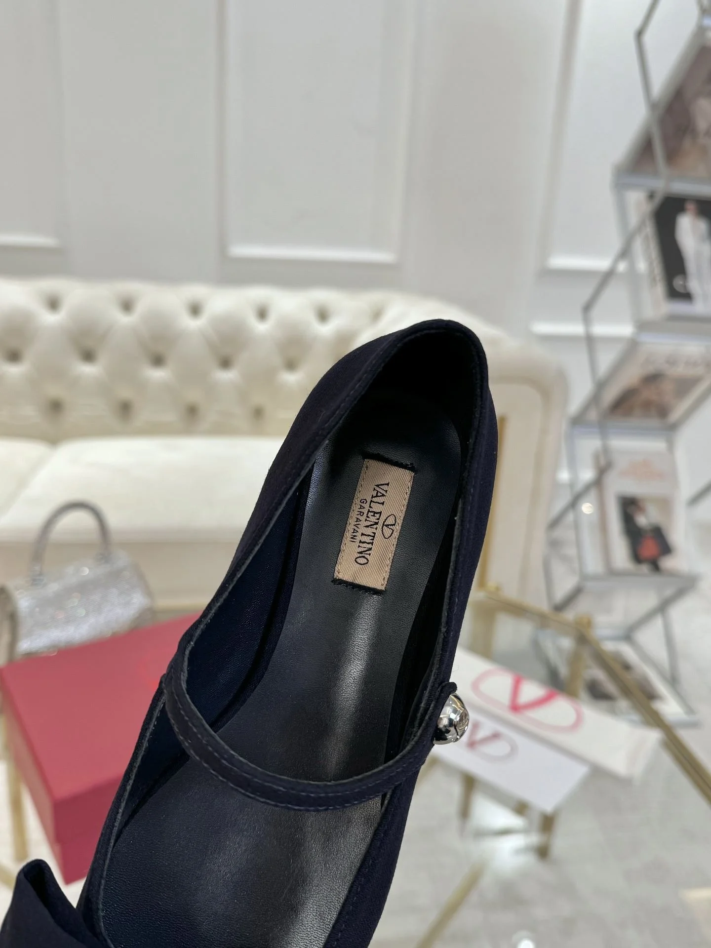 Stylish Valentino Flat Shoes 36250