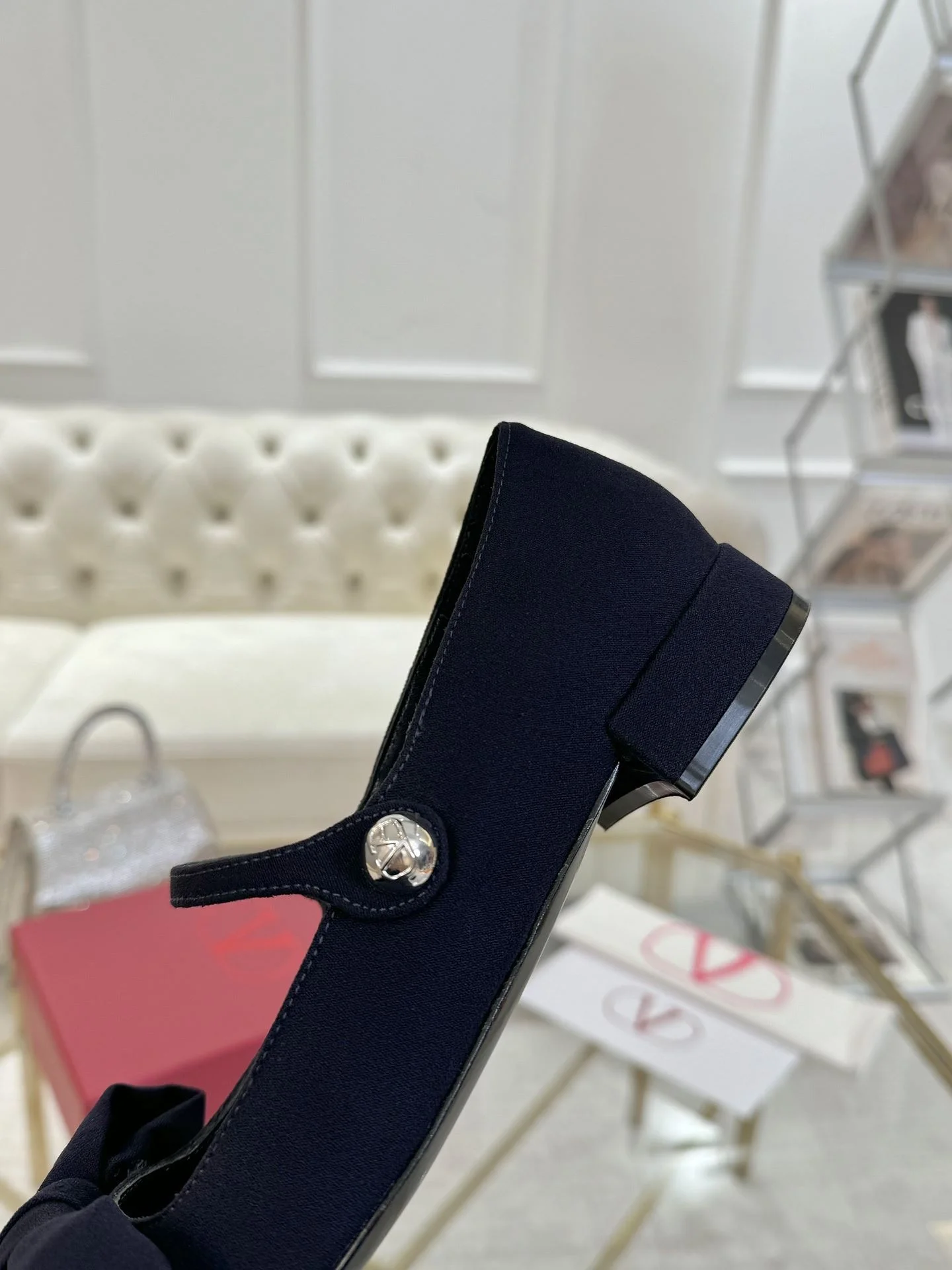 Stylish Valentino Flat Shoes 36250