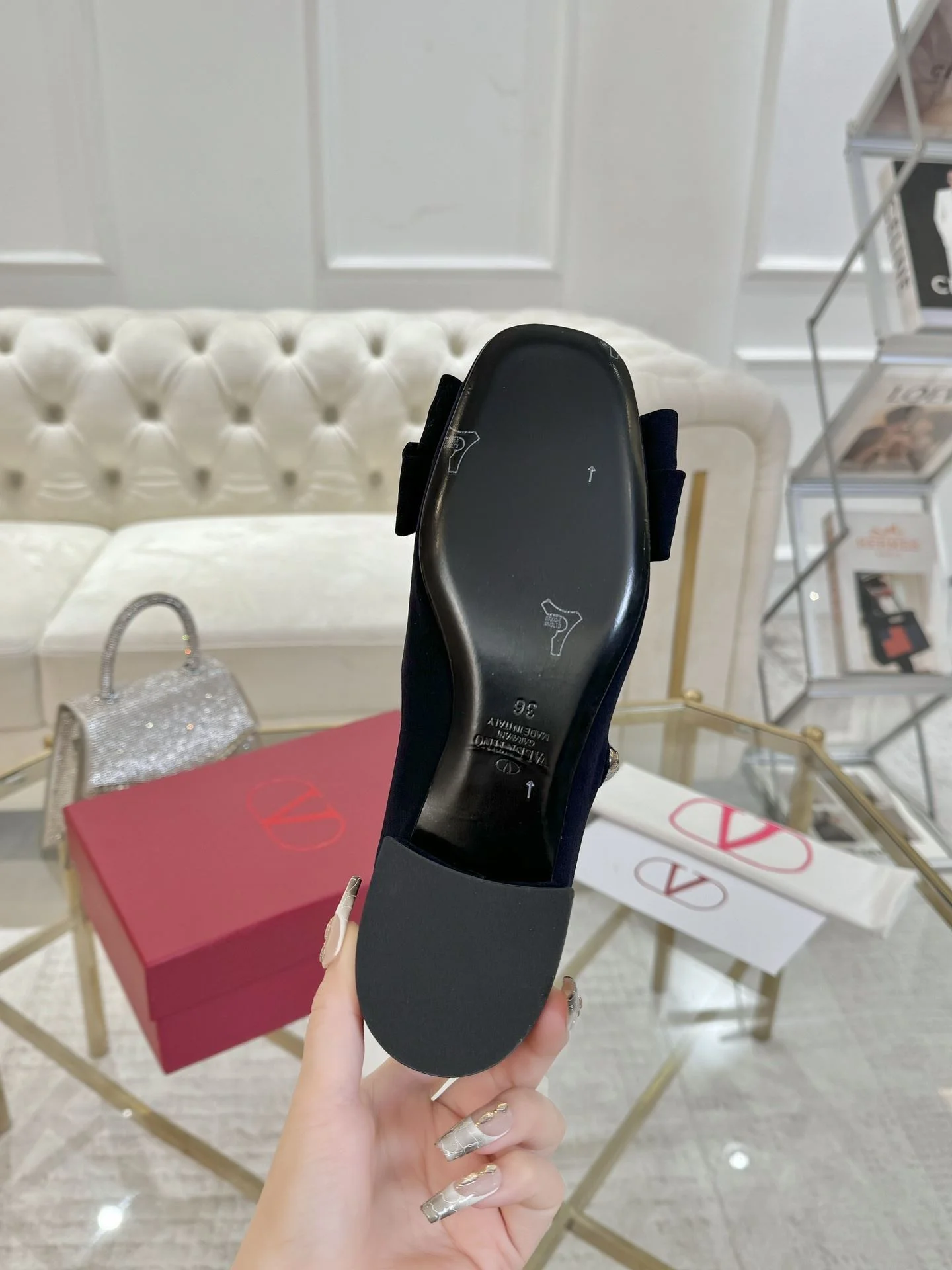 Stylish Valentino Flat Shoes 36250