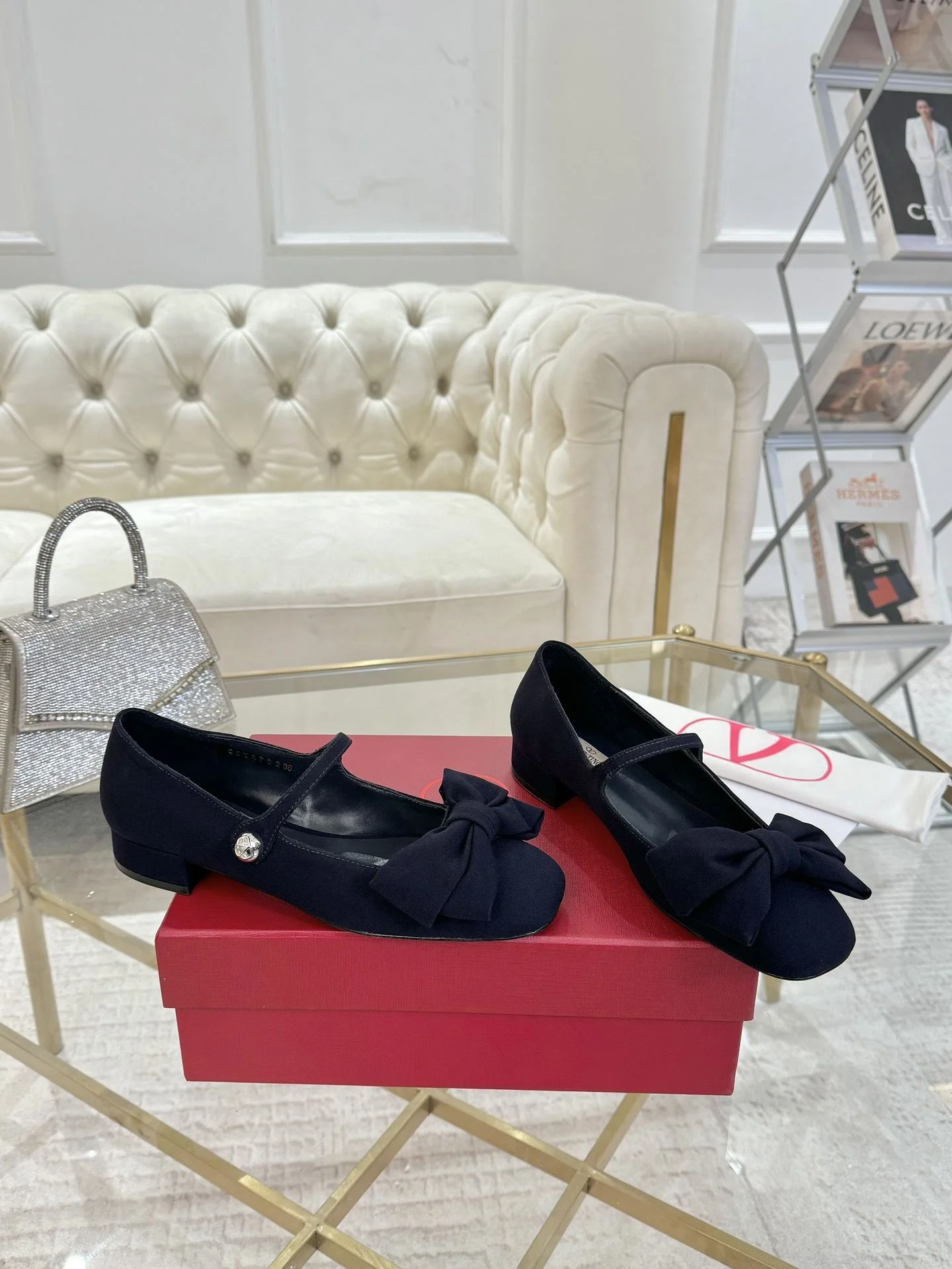 Stylish Valentino Flat Shoes 36250