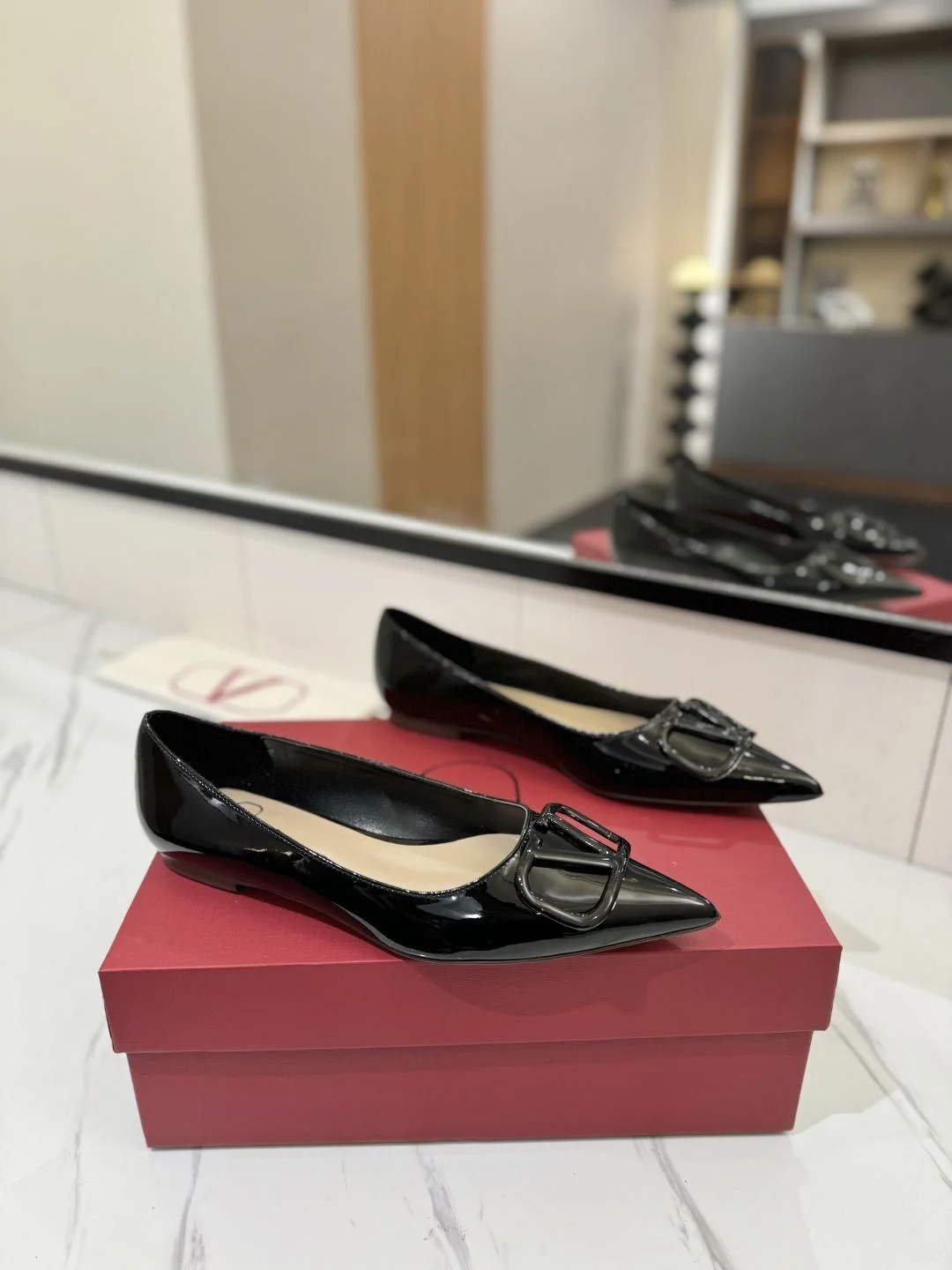Valentino Flat Shoes Trendsetting 36226