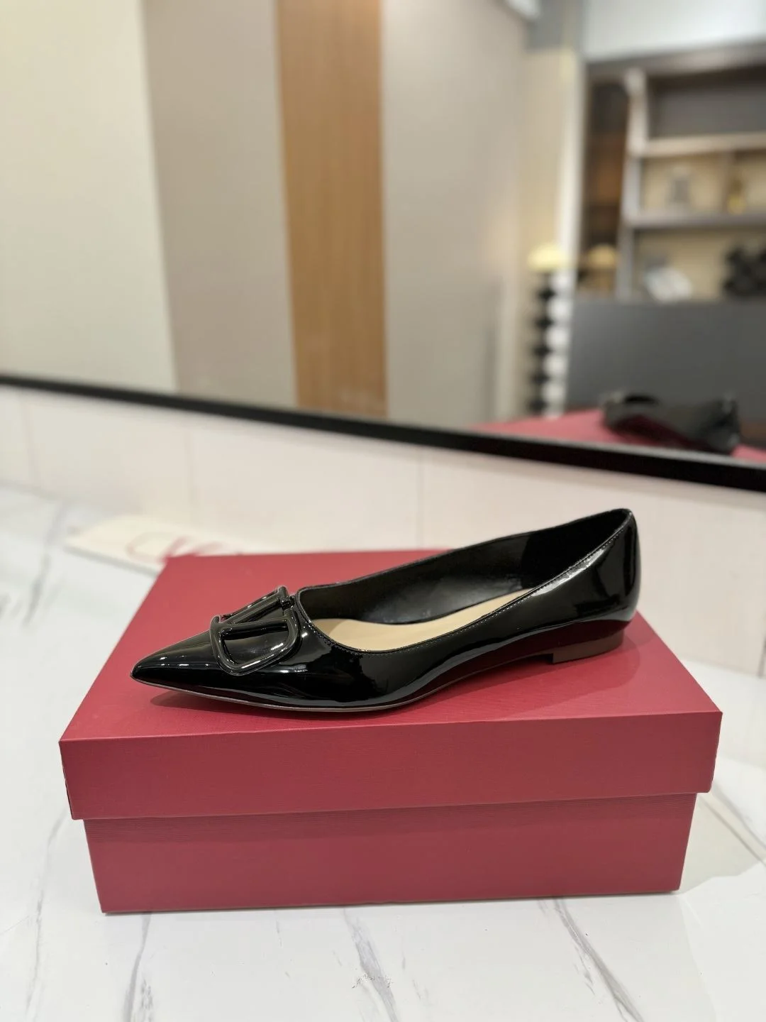 Valentino Flat Shoes Trendsetting 36226