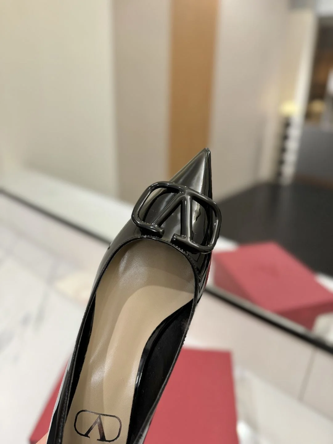 Valentino Flat Shoes Trendsetting 36226