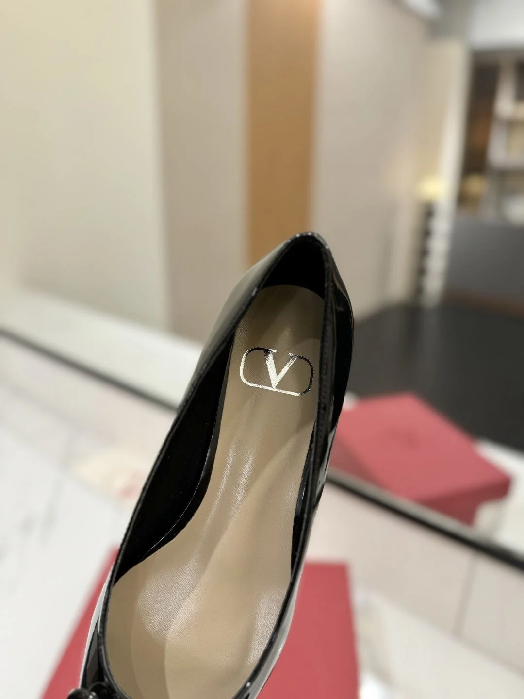 Valentino Flat Shoes Trendsetting 36226
