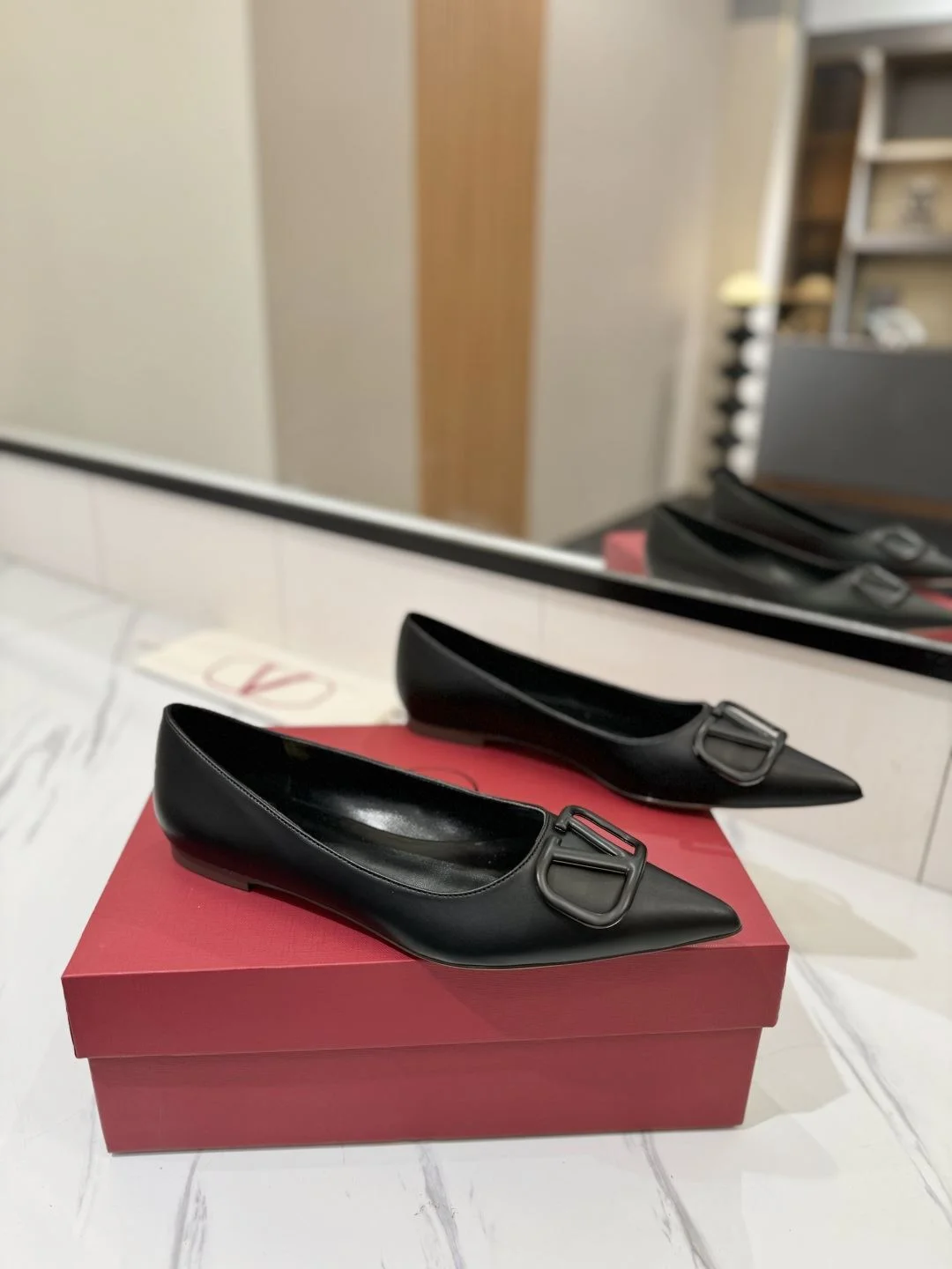 Breathable Valentino Flat Shoes 36220