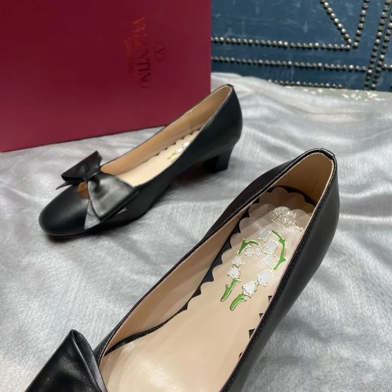 Chic Valentino Heeled Shoes 37118
