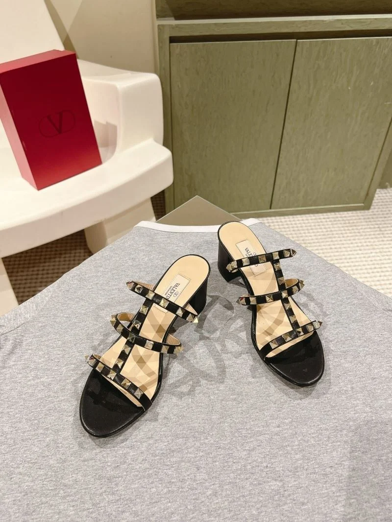 Practical Valentino Heeled Shoes 37108