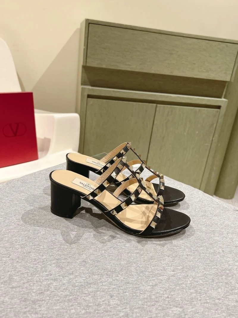 Practical Valentino Heeled Shoes 37108