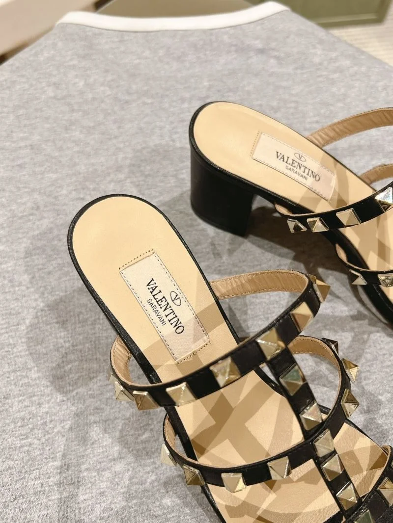 Practical Valentino Heeled Shoes 37108