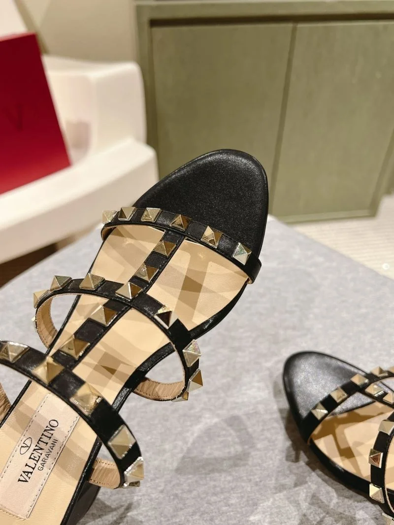 Practical Valentino Heeled Shoes 37108