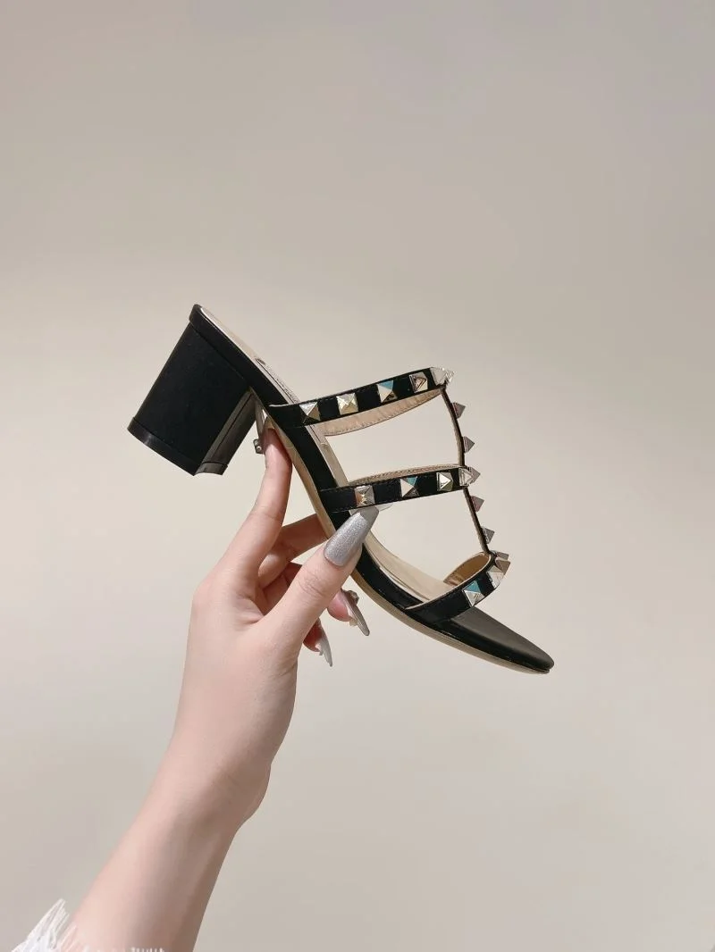 Practical Valentino Heeled Shoes 37108