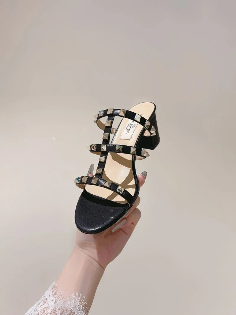 Practical Valentino Heeled Shoes 37108