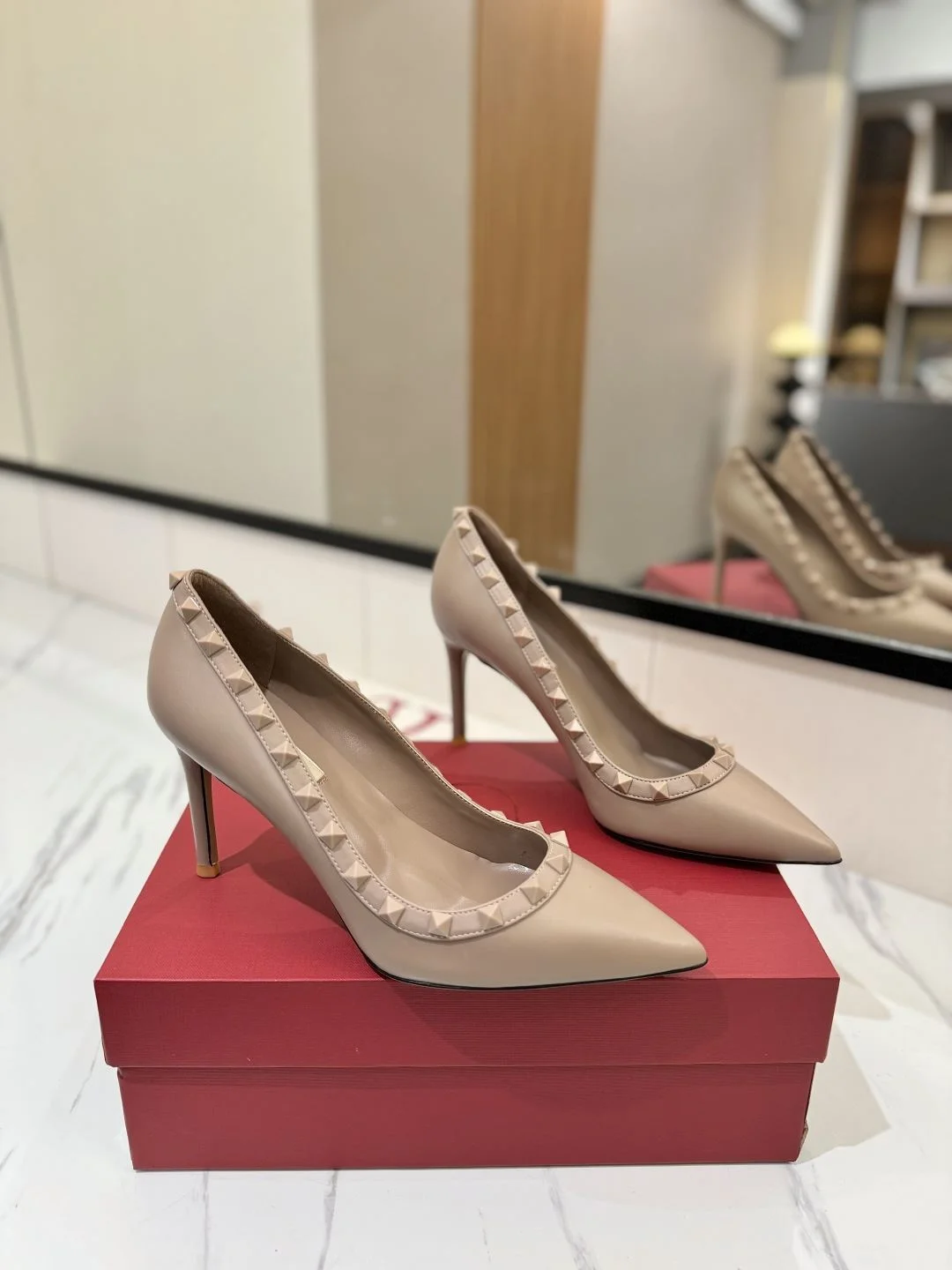 Valentino Heeled Shoes Durable 36218