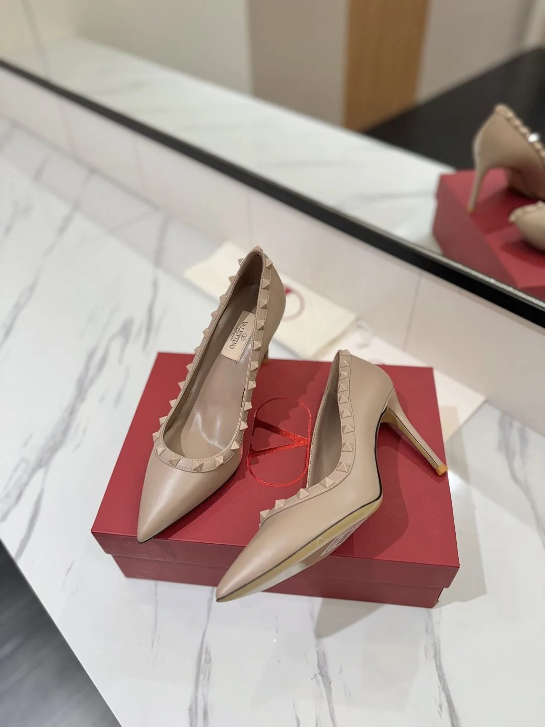 Valentino Heeled Shoes Durable 36218