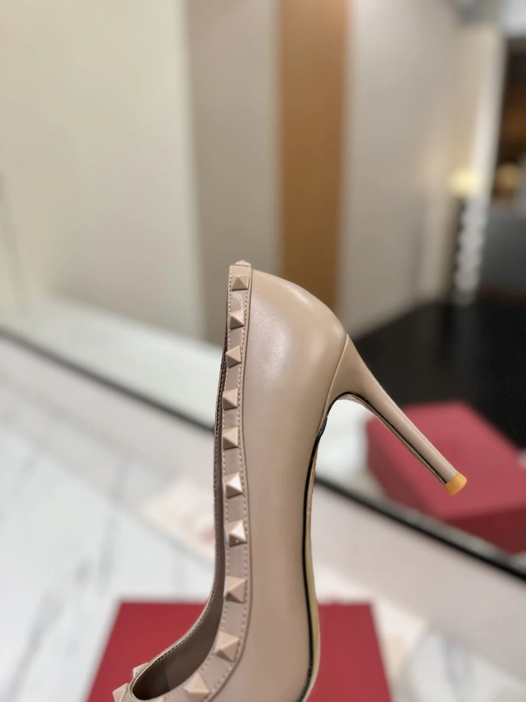 Valentino Heeled Shoes Durable 36218