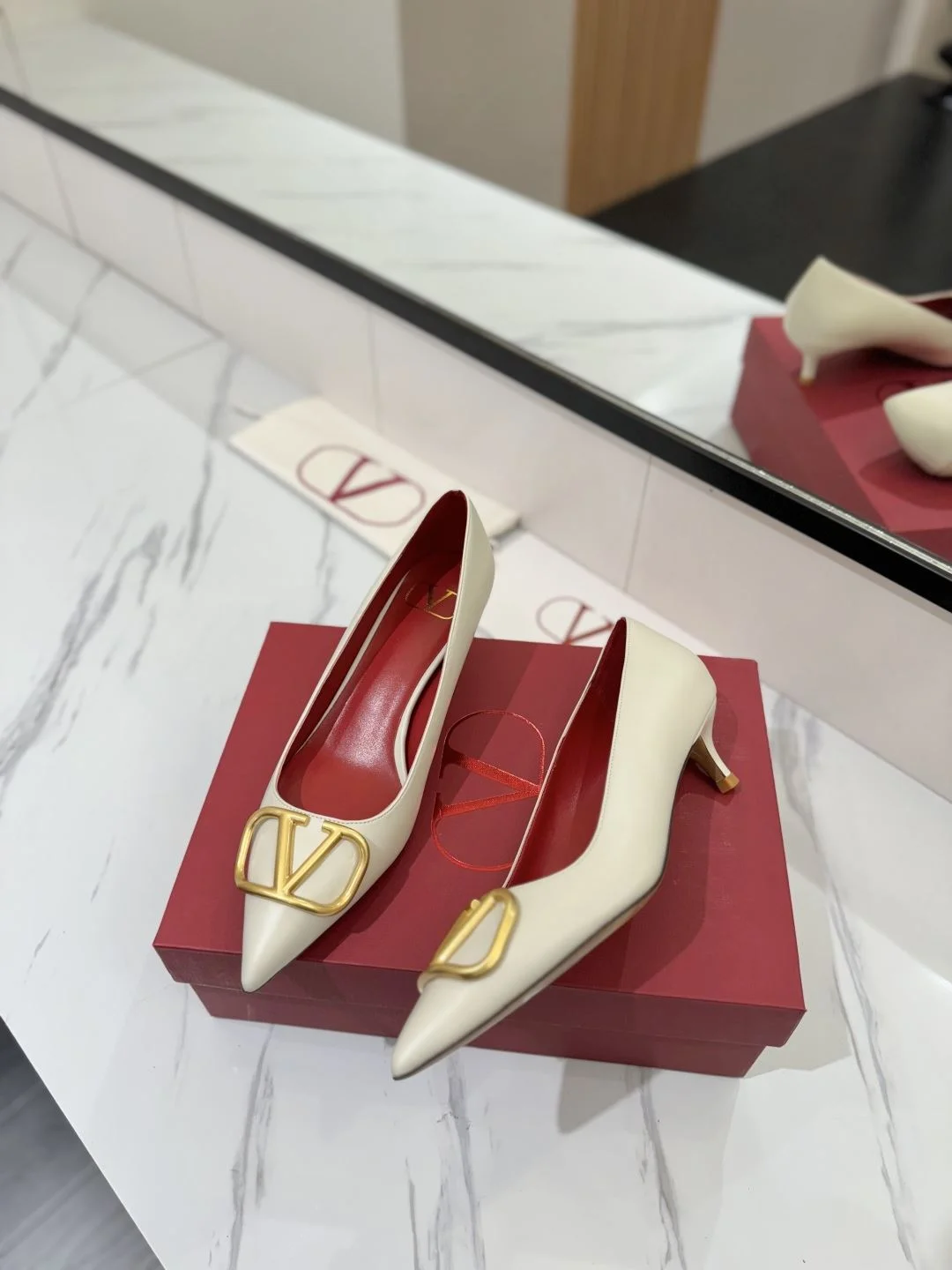 Durable Valentino Heeled Shoes 36205