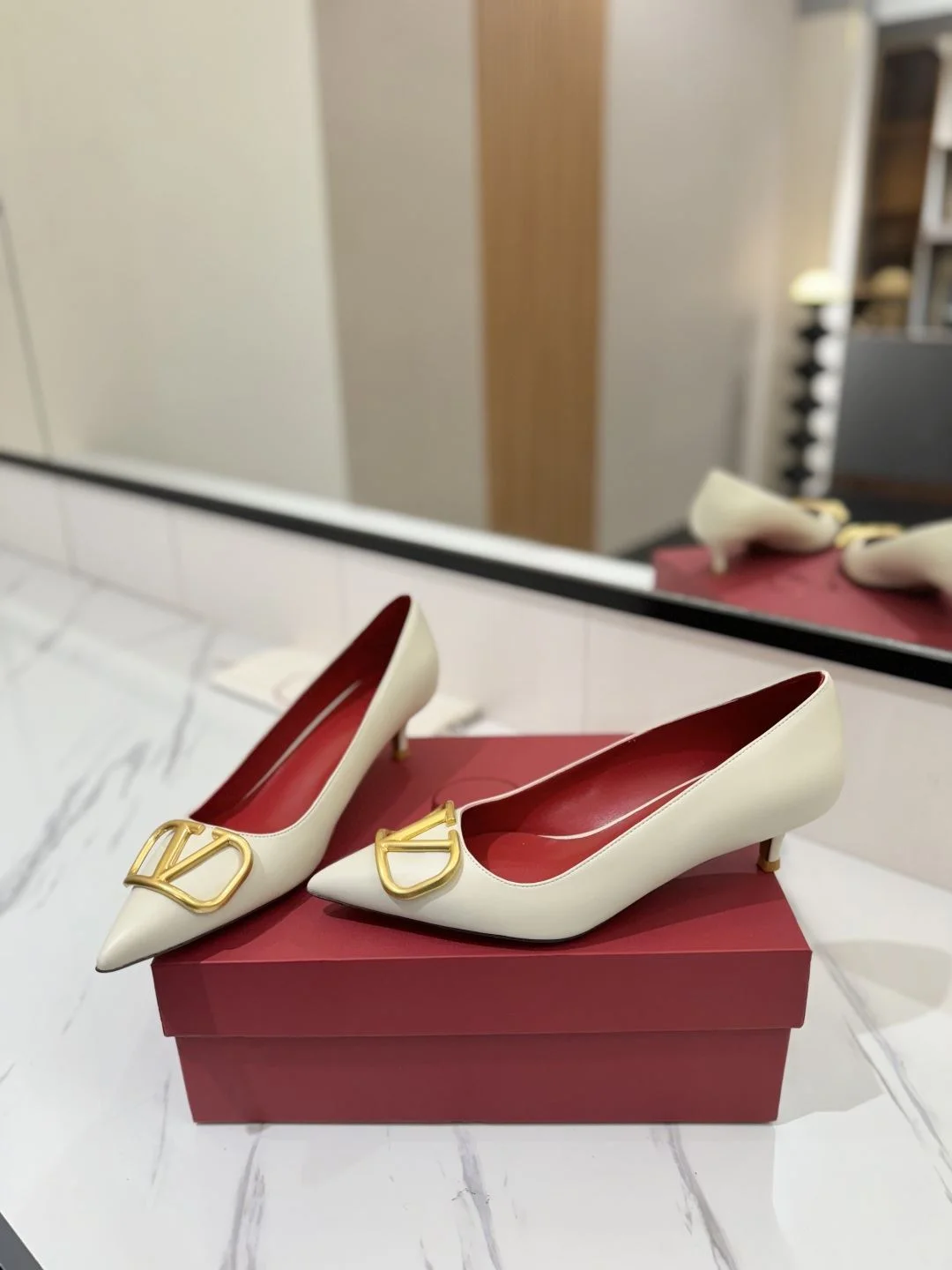 Durable Valentino Heeled Shoes 36205