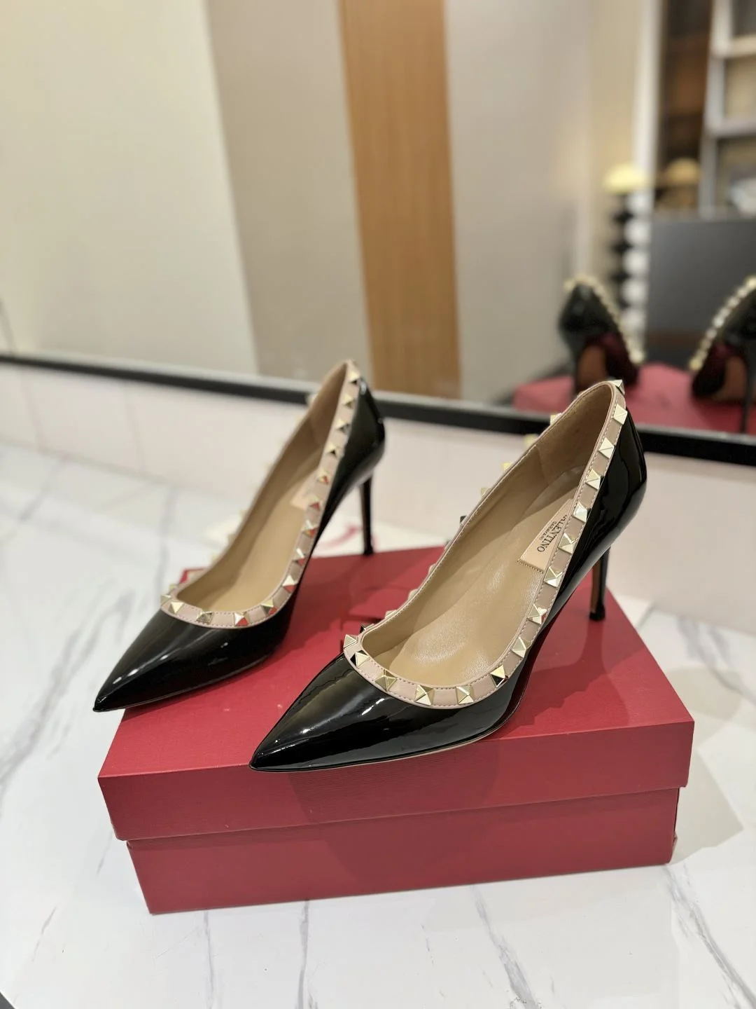 Modern Valentino Heeled Shoes 36194