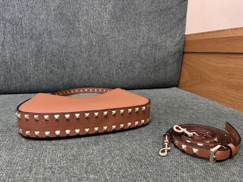 Trendsetting Valentino Hobo Bags 60021
