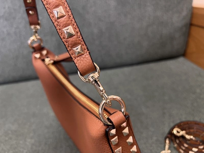 Trendsetting Valentino Hobo Bags 60021