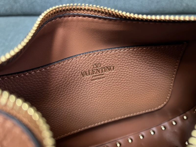 Trendsetting Valentino Hobo Bags 60021