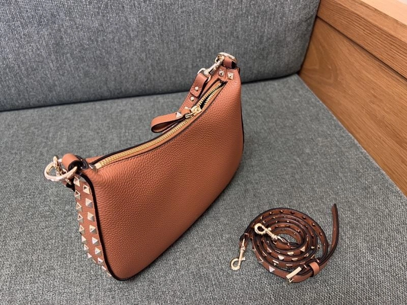 Trendsetting Valentino Hobo Bags 60021