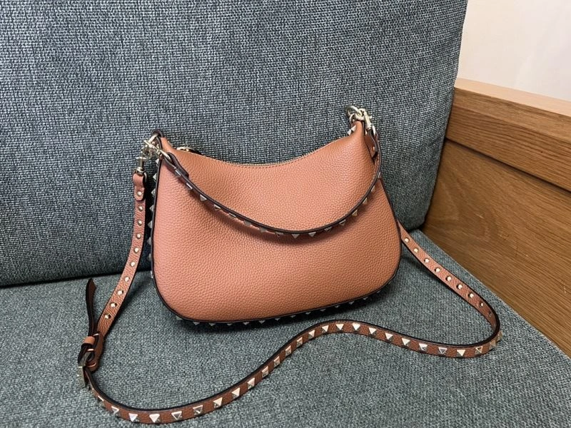 Trendsetting Valentino Hobo Bags 60021