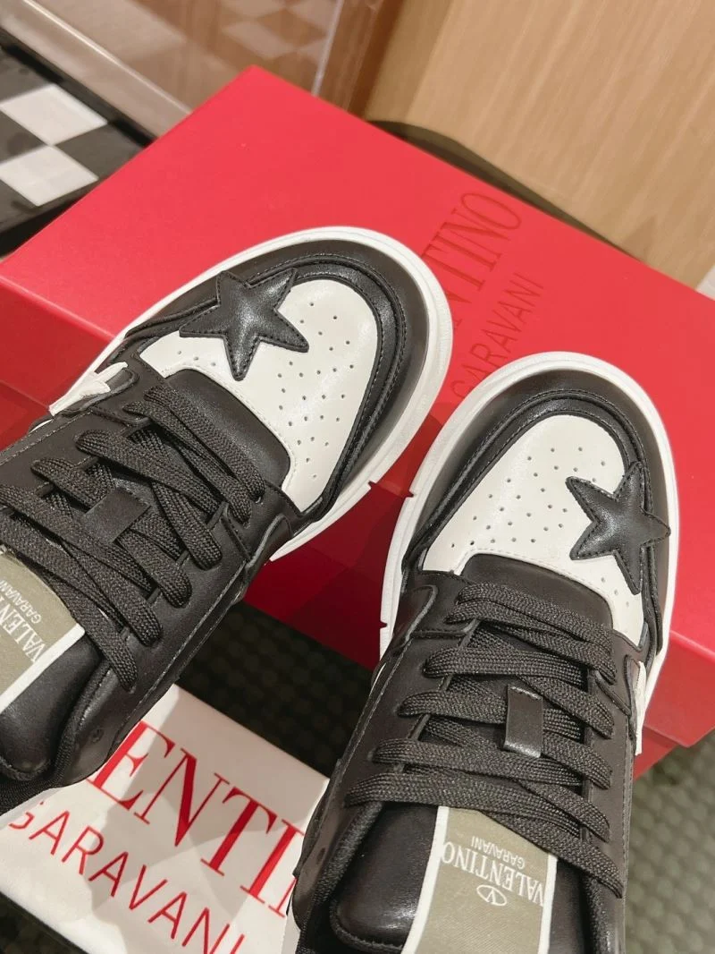Youthful Valentino Low Shoes 35844