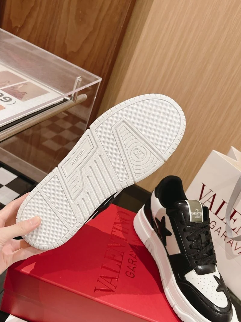 Youthful Valentino Low Shoes 35844