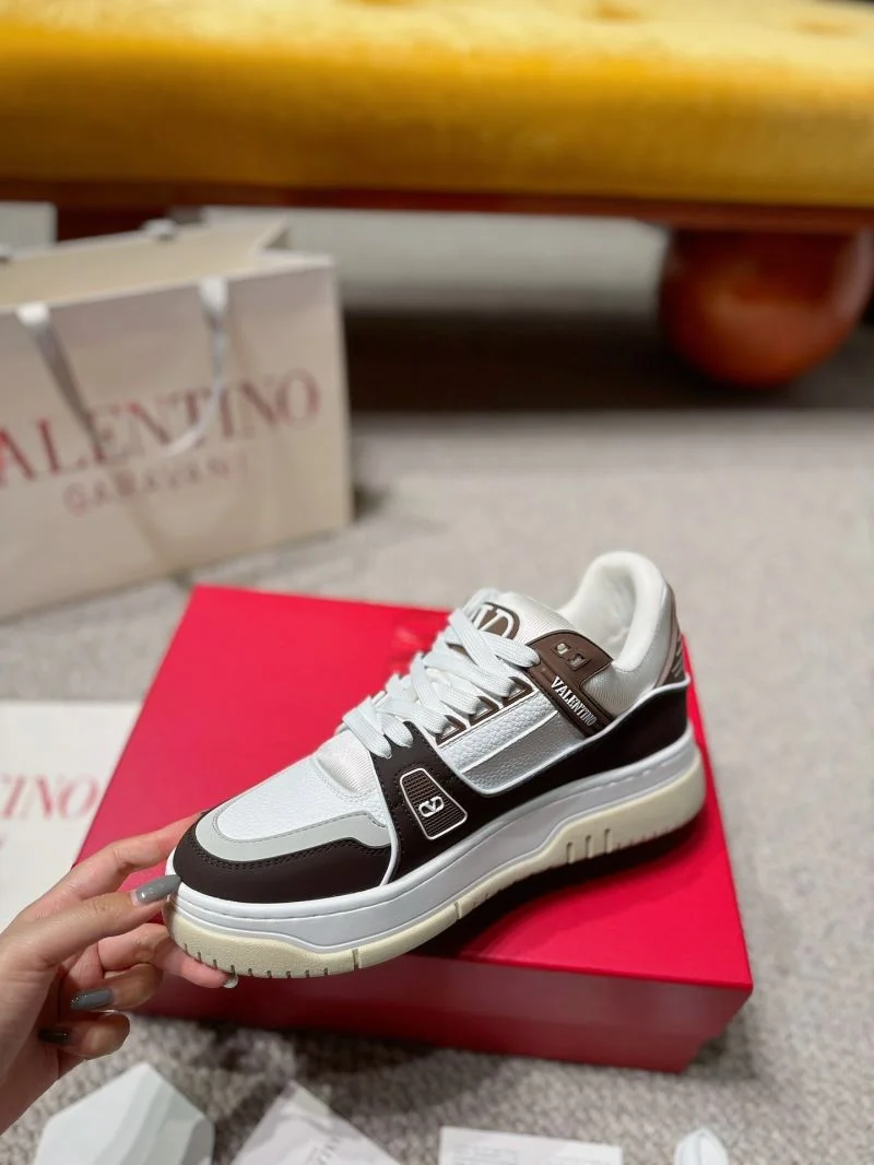 Compact Valentino Low Shoes 35838