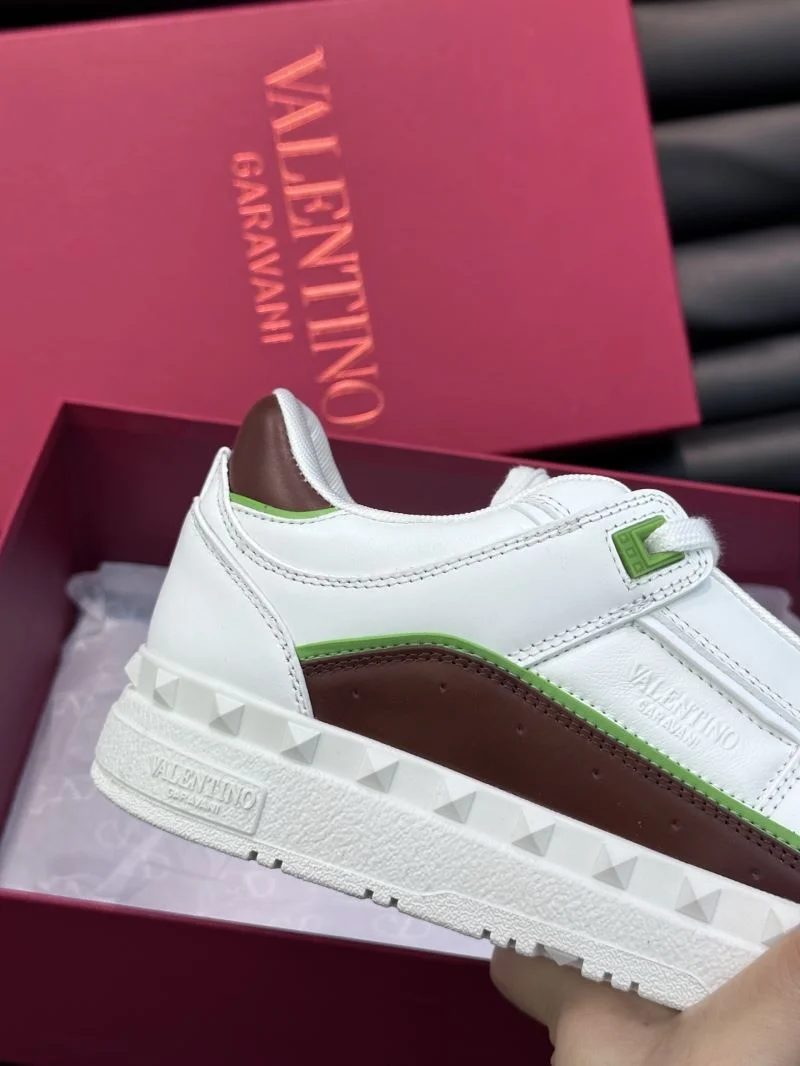Practical Valentino Low Shoes 35810