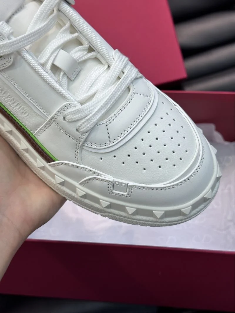 Practical Valentino Low Shoes 35810