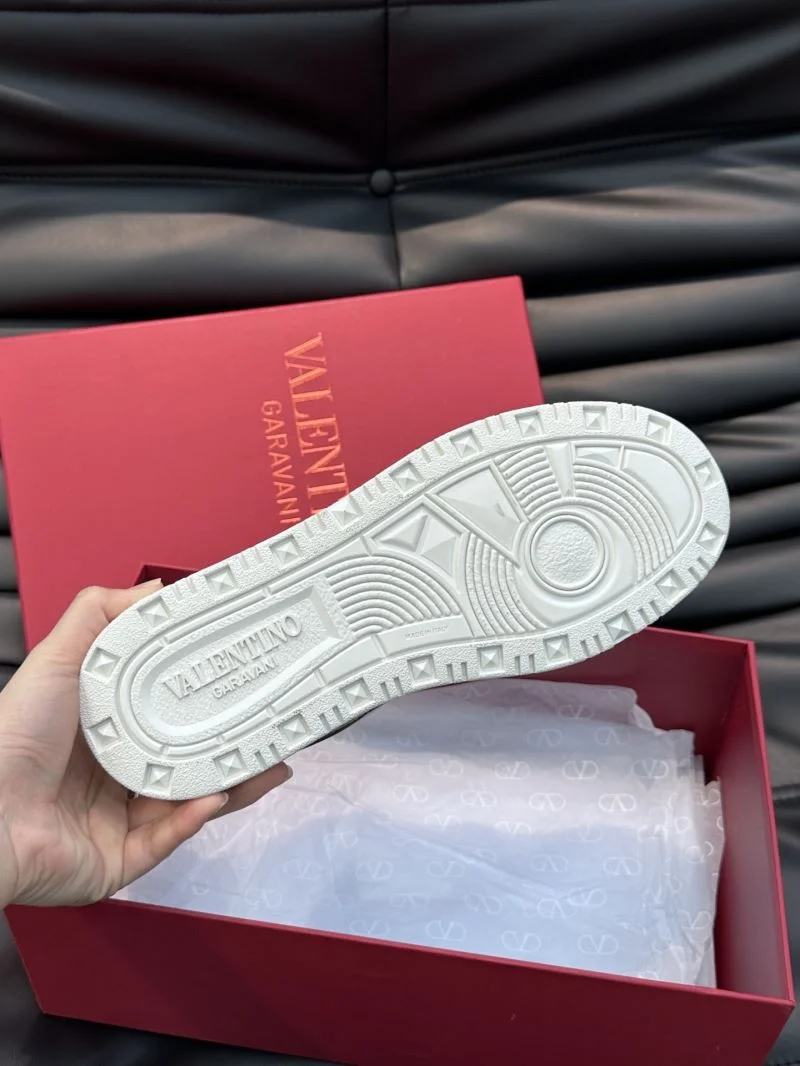 Practical Valentino Low Shoes 35810