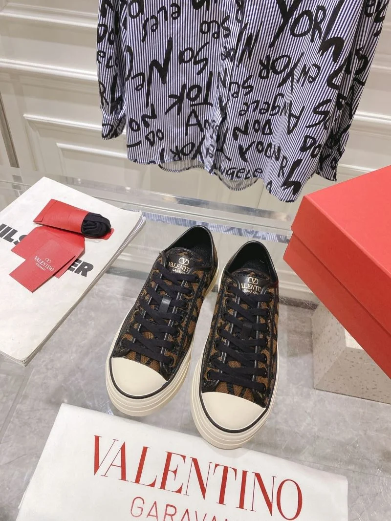 Valentino Low Shoes Durable 36278
