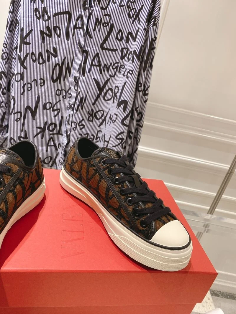 Valentino Low Shoes Durable 36278