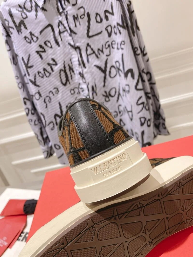 Valentino Low Shoes Durable 36278