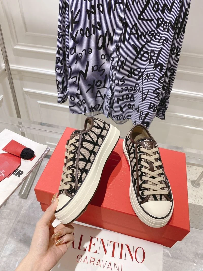 Vibrant Valentino Low Shoes 36272
