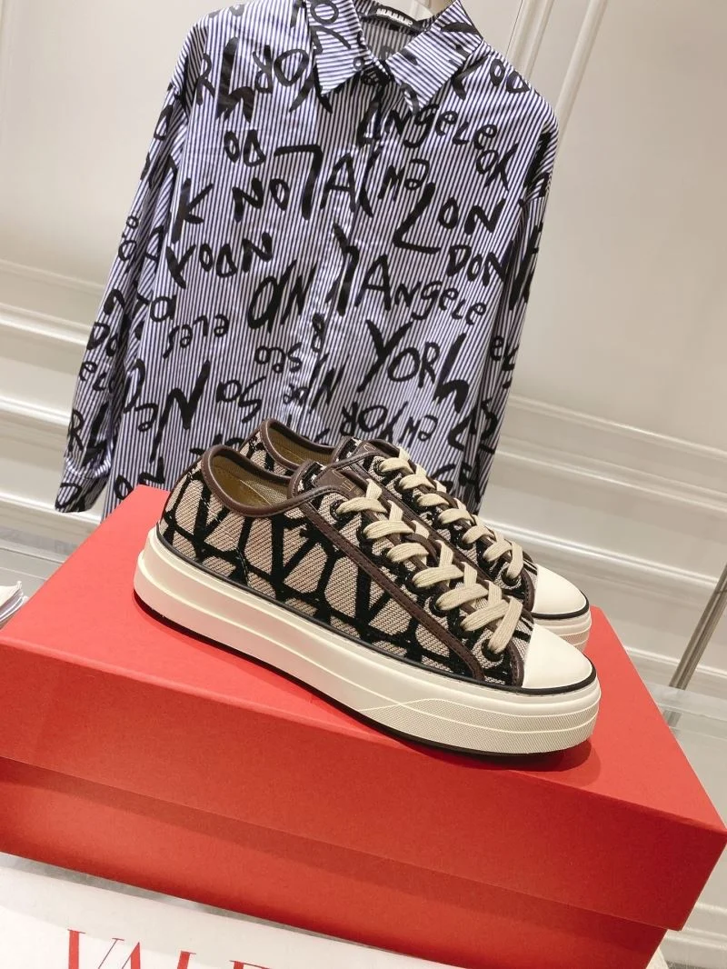 Vibrant Valentino Low Shoes 36272