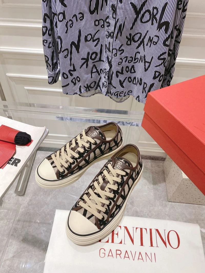 Vibrant Valentino Low Shoes 36272